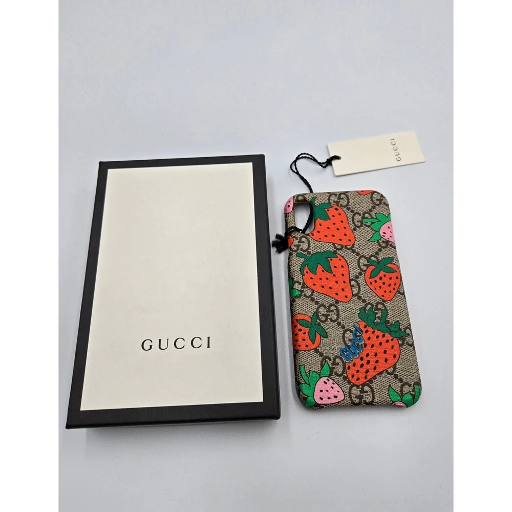 Gucci‎ Beige Strawberry Print iPhone Case New in Box